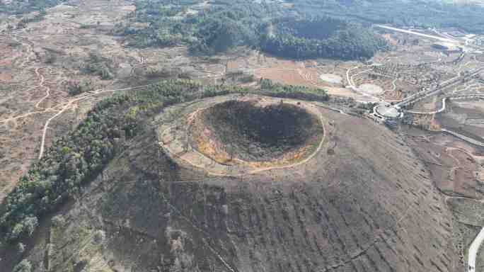 保山市腾冲火山公园火山口