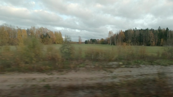 从车厢窗口看到的赫尔辛基风景，POV