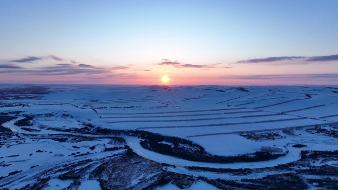 呼伦贝尔农垦雪景田野防风林带