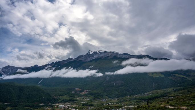 4k风起云涌的雪山之巅