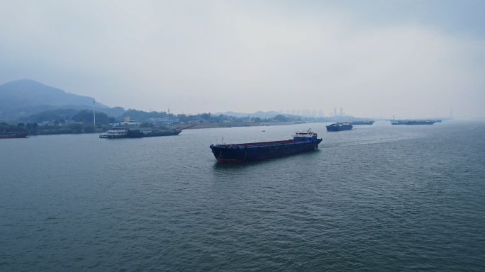 湘江繁忙水运船只运输船货船航行货运