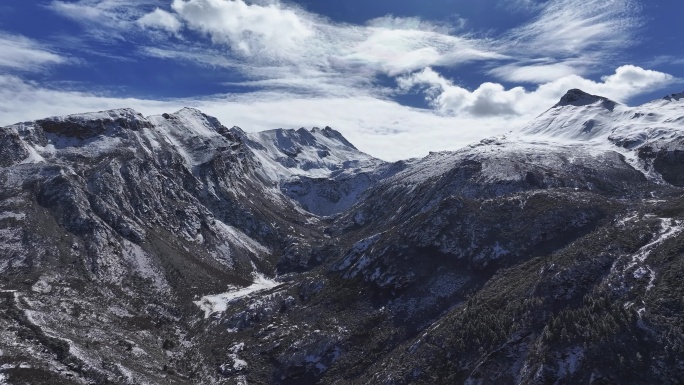 雪后的川西贡嘎山乡上城子村高山森林雪景