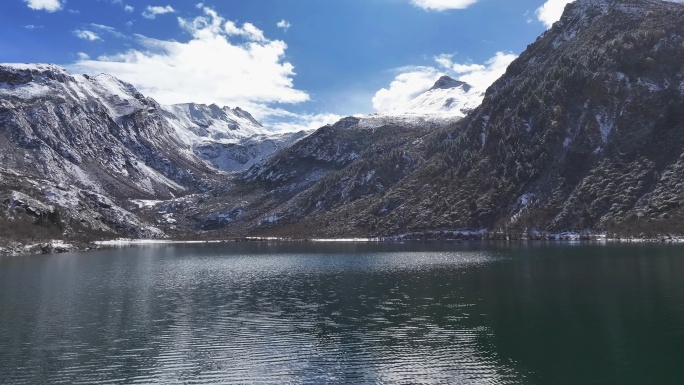 航拍四川甘孜贡嘎山乡雪山海子风光