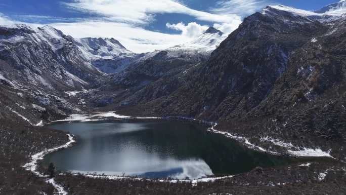 航拍四川甘孜贡嘎山乡雪山海子风光