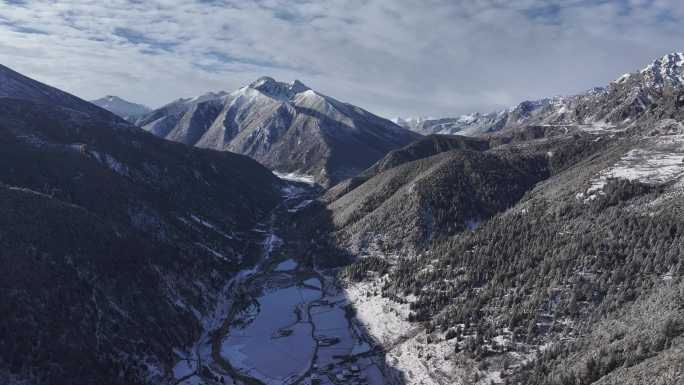 雪后的四川甘孜贡嘎山乡上城子村田园风光