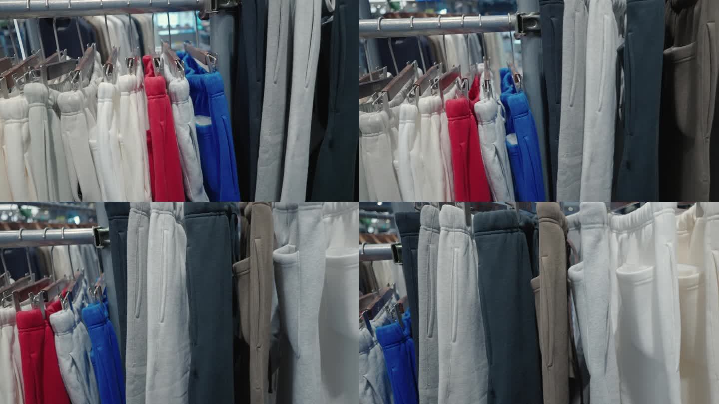 五颜六色的棉裤挂在百货商店的货架上，供顾客前来购买。