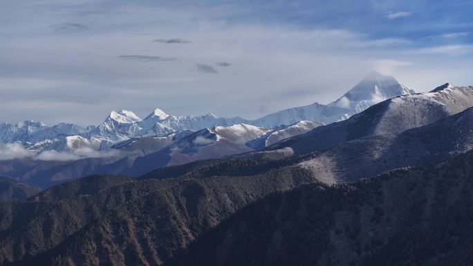 四川甘孜贡嘎山乡航拍蜀山之王贡嘎山风光