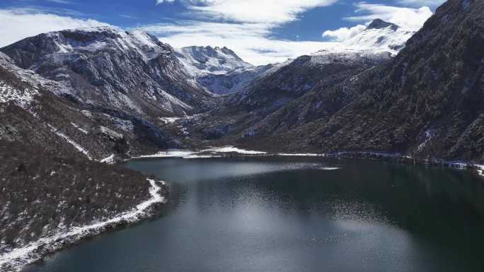 航拍四川甘孜贡嘎山乡雪山海子风光