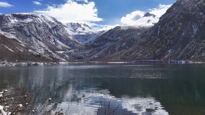 航拍四川甘孜贡嘎山乡雪山海子风光