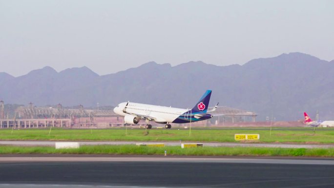 重庆江北机场飞机起飞