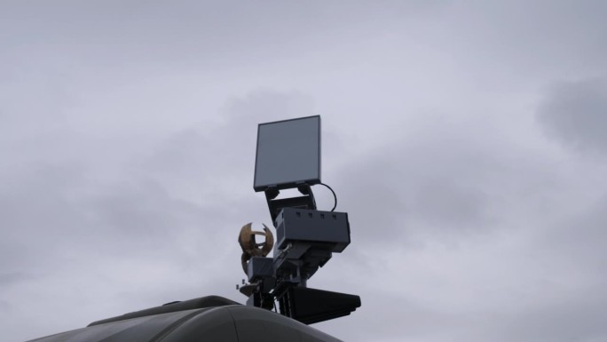无人机探测军用雷达缓慢旋转
