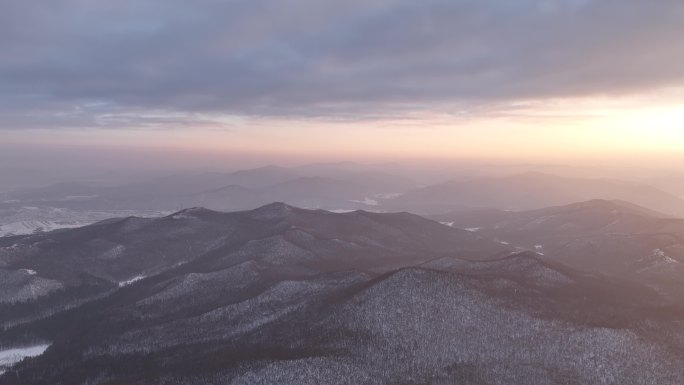 航拍冬季层峦暮雪