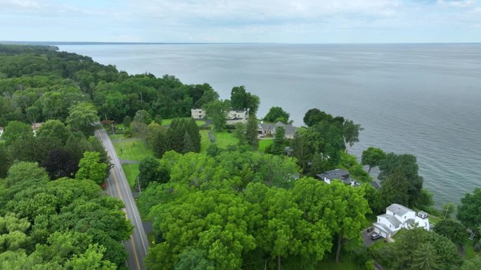 安大略省湖岸的美国梦之家是美国郊区房地产开发的典范。从上面看滨水区住宅在罗切斯特，纽约的生活区