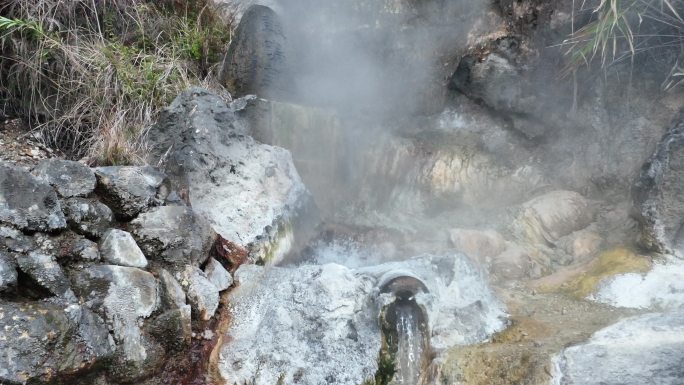 腾冲热海大滚锅温泉地热喷发升格