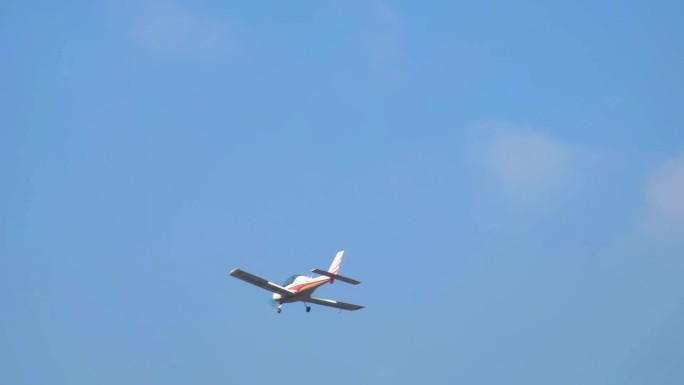 长沙宁乡通航机场飞行的轻型运动类飞机