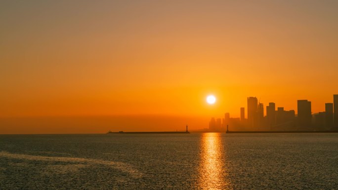 大连港灯塔海上日出延时摄影