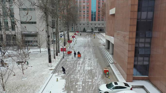 学校冬天雪景