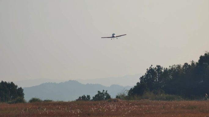 长沙宁乡通航机场飞行的轻型运动类飞机