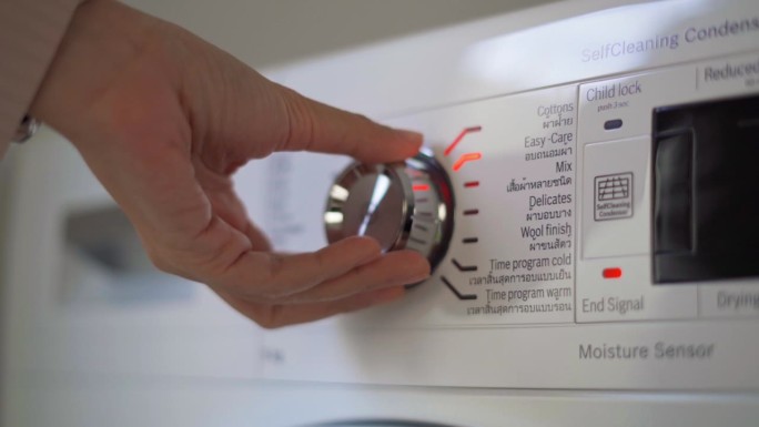 关闭手按开关，选择洗衣机模式，使其工作。