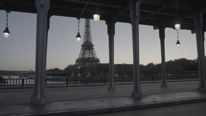 巴黎铁塔铁桥