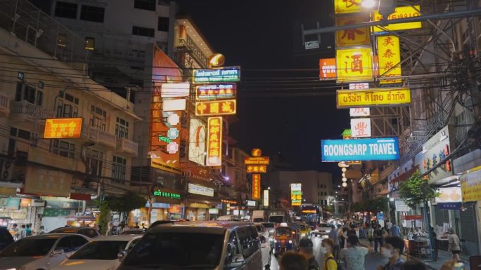 曼谷唐人街夜间的交通