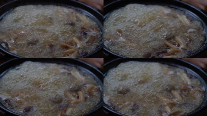 砂锅野生菌汤炖鸡火锅开锅沸腾特写