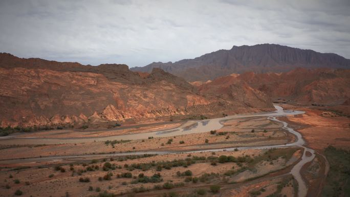 新疆天山神秘大峡谷河流航拍