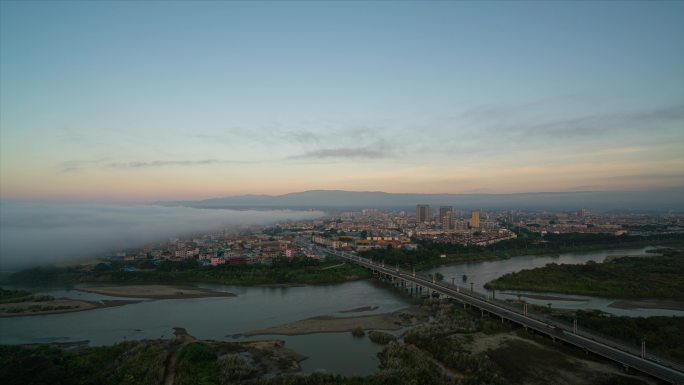 瑞丽城区早晨云雾