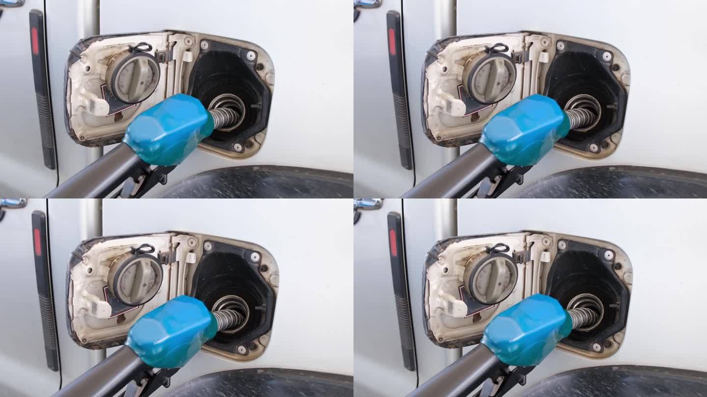 泰国加油站，油箱里的蓝色油嘴正在给这辆车加油。