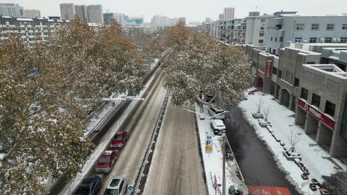 航拍保定雪景西大街