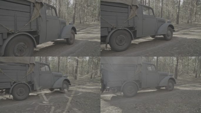 德国汽车卡车欧宝闪电战行驶在森林道路在秋季。军用卡车欧宝。重演战术游戏。德国国防军第二次世界大战军用