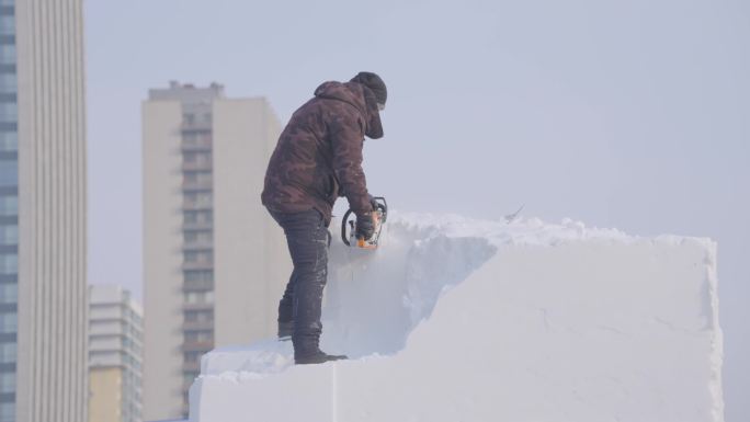 做雪雕的人