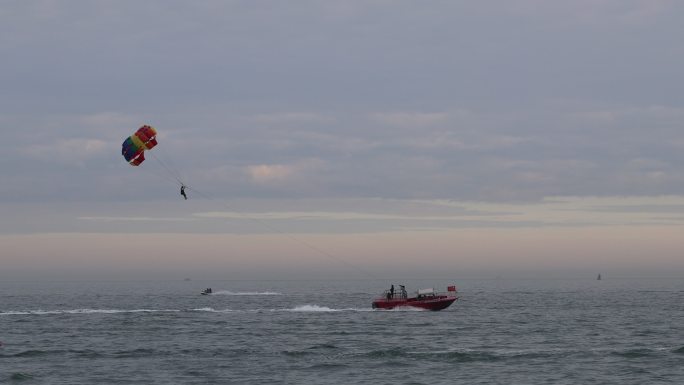 海上摩托艇拉滑翔伞