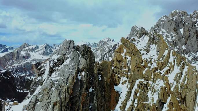 寻踪石头山