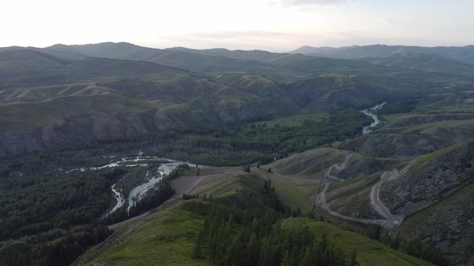 新疆阿勒泰中哈边境大峡谷