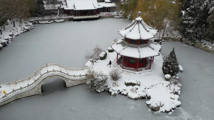 4K航拍古建筑雪景保定古莲花池雪景