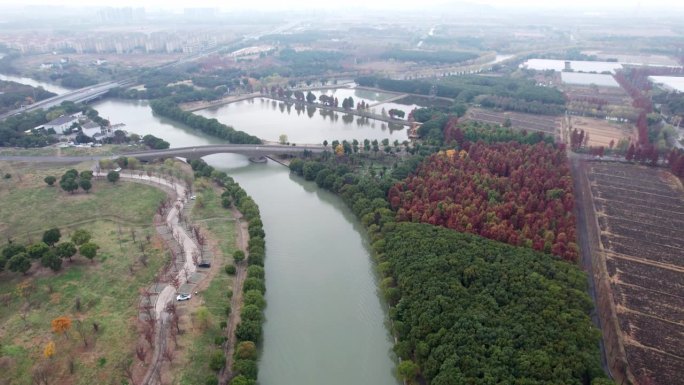 无人机拍摄上海市松江区广富林乡村公园美景，4k实时画面，高角度视角。