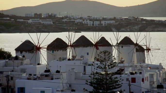 希腊米科诺斯岛著名风车的美丽照片。