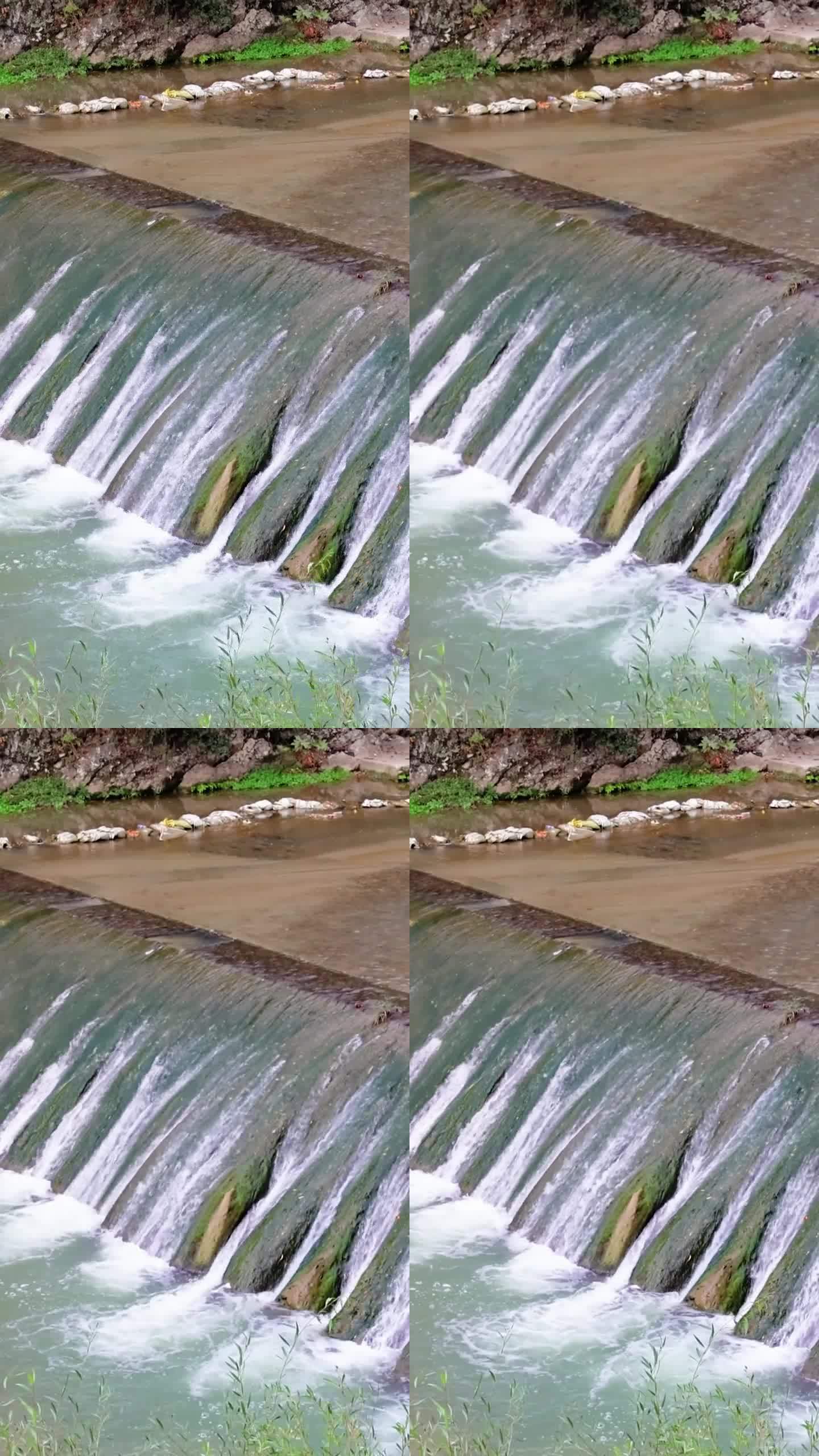 瀑布般的水流沿着卡皮卡亚峡谷的人工水坝倾泻而下。在大坝上强有力地展示了落水。在Kapikaya，落水