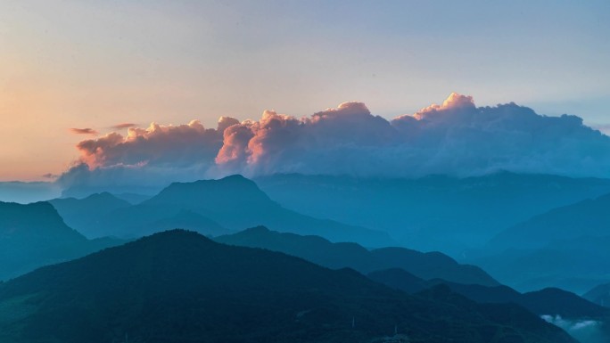 重庆南川：金佛山“巨龙”腾飞