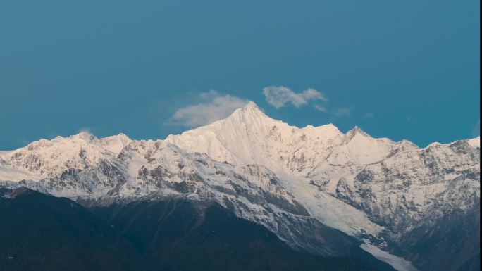 飞来寺梅里雪山主峰卡瓦格博日照金山延时