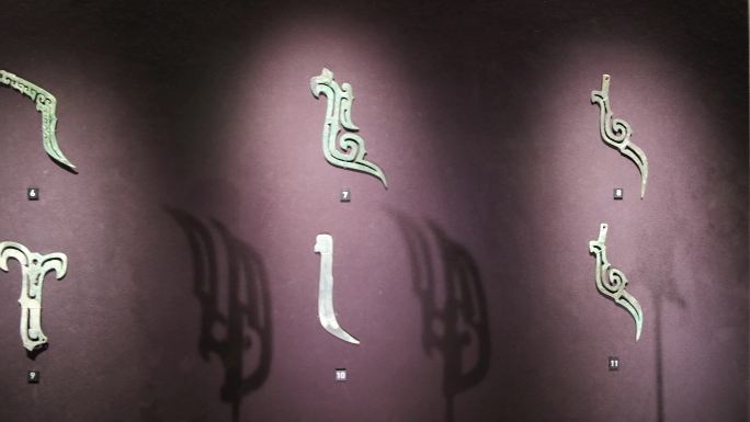 四川德阳广汉三星堆博物馆文物青铜鸟形饰