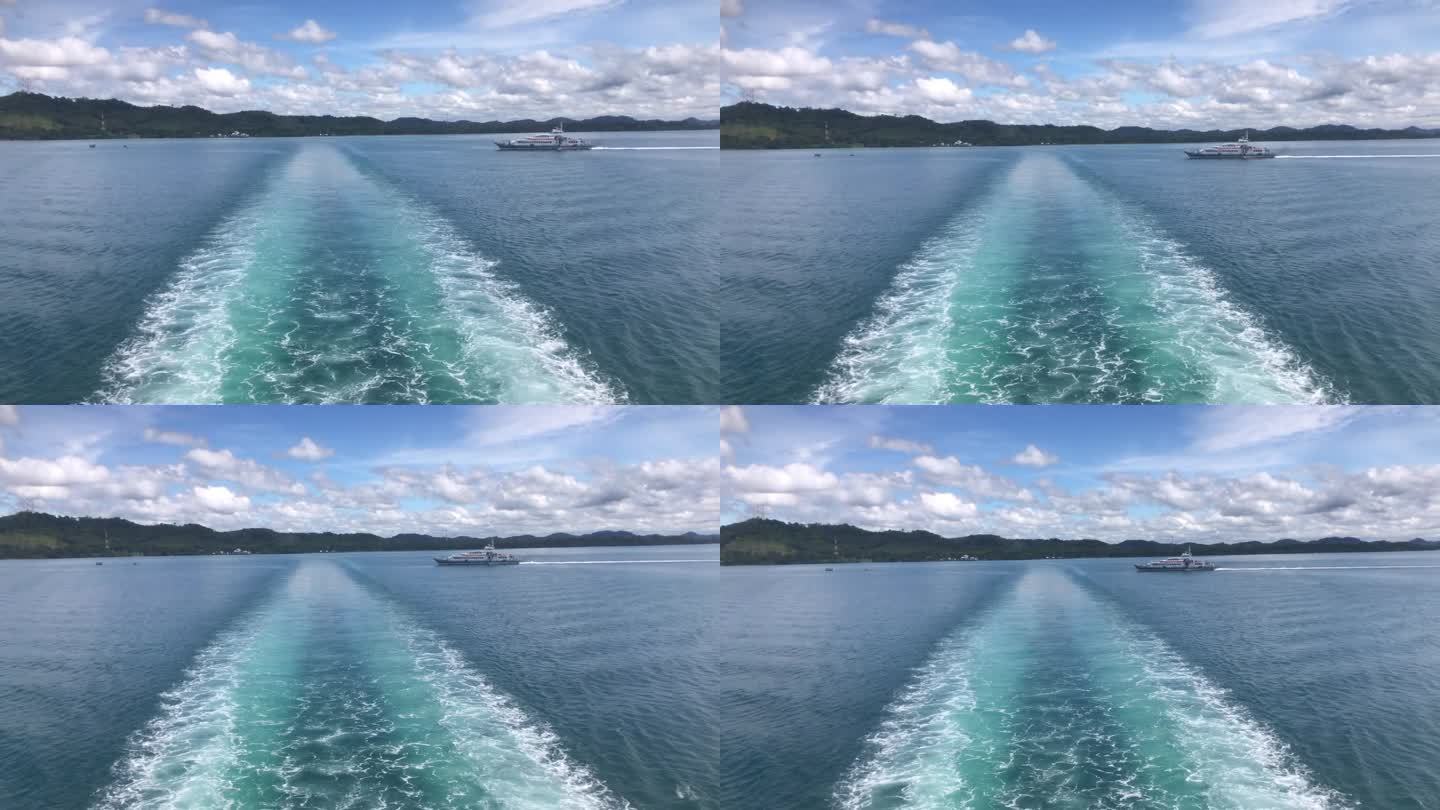 从渡船的船尾可以看到美丽的白色海浪