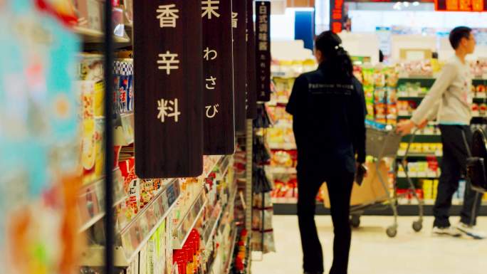 日本进口超市货架摆放物品