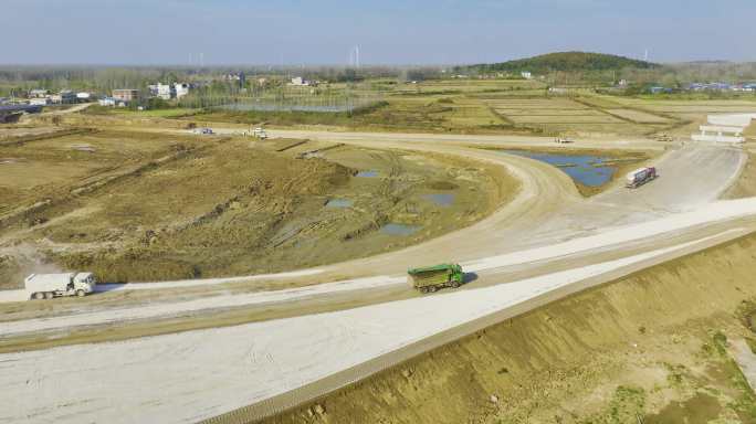 卡车运土渣土车在土路上土建行驶航拍