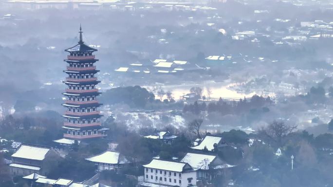 航拍瘦西湖风景区大明寺栖灵塔观音山雪景