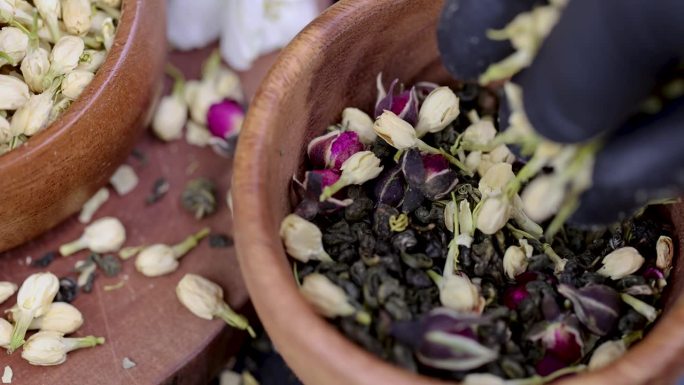 绿茶与干玫瑰和茉莉花混合