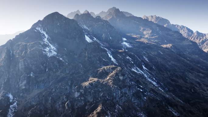 山 山顶 高山 高海拔山体 有积雪的高山