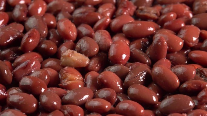 红芸豆罐头旋转背景侧视图。有机蒸豆。墨西哥菜的腌豆