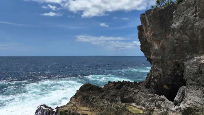 印度尼西亚努沙佩尼达岛海岸线自然风景